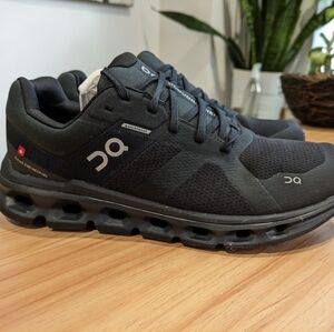 Men's On Running Cloudrunner Waterproof size 9.5